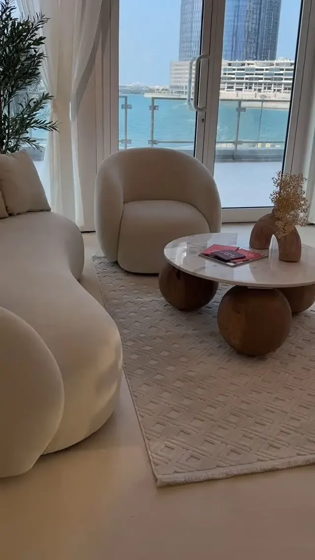 Level Up salon overlooking Al Reem Island