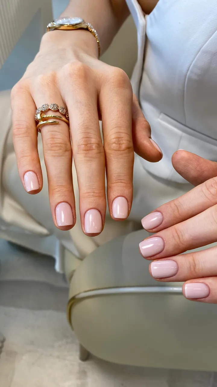 Nude gel manicure by Level Up